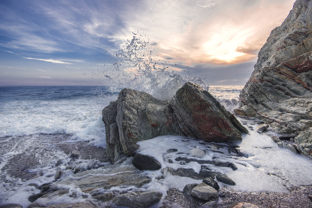 Wave crashing on rocks